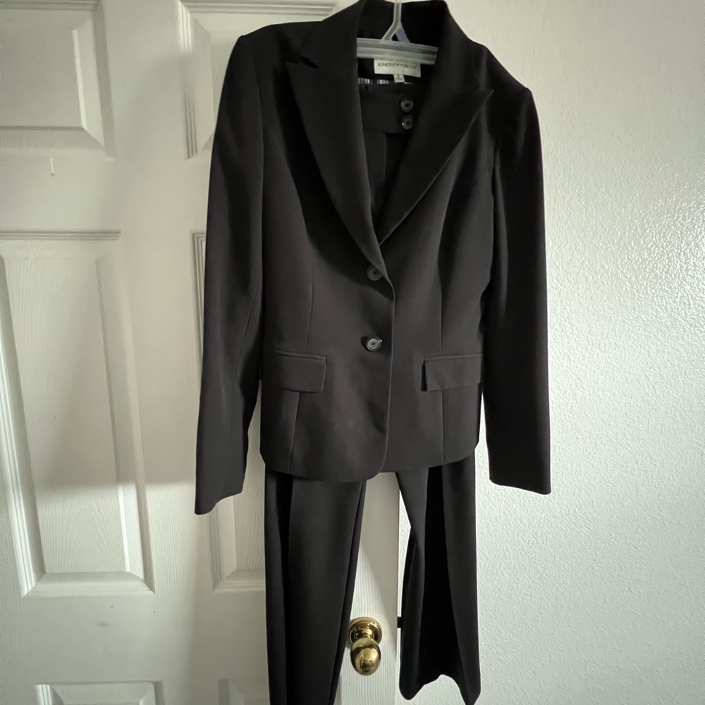 Women’s black pants suit, size 6.  The brand is JONES NEW YORK Fully lined.
